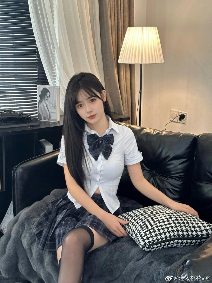 名侦探柯南：黑铁的鱼影 封面